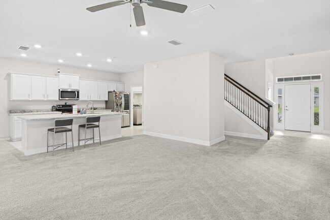 Building Photo - 692 NE Turtleback Trail