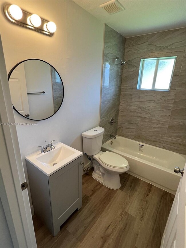 Building Photo - 1347 NE 111th St