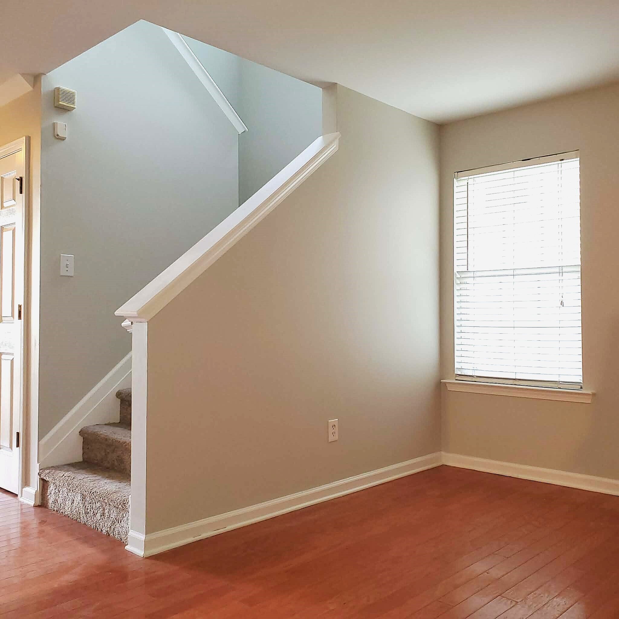 Building Photo - 300 Cottonwood Creek Cir