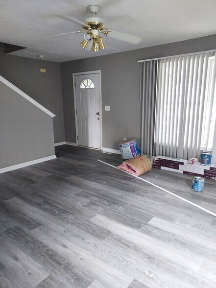 Living Room - 1216 Lipps Ln