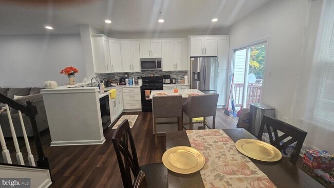 Building Photo - 10004 Tallahassee Pl