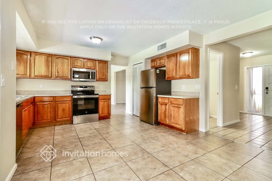 Building Photo - 16517 Foothill Dr