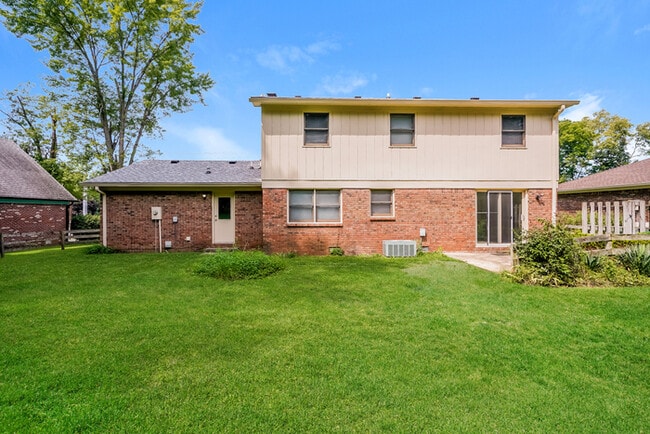 Building Photo - Spacious 4 Bedroom Greenwood Home