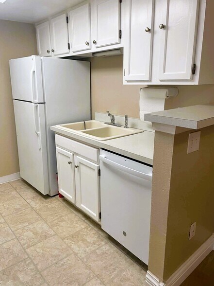 Building Photo - 4400 S Quebec St