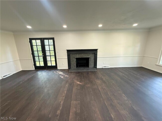 Building Photo - 6939 Highland Dr