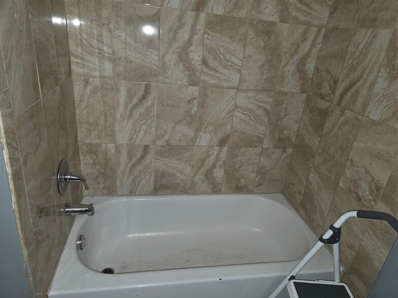 Building Photo - 2435 N 15th St