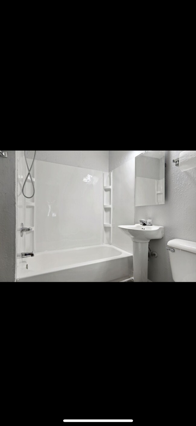 Building Photo - 1060 Arcade St