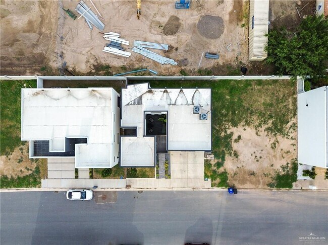 Building Photo - 6706 N 11th Ln