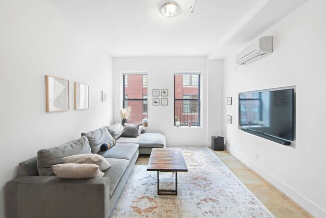 Building Photo - 517 W 45th St