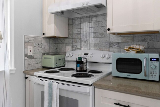 Building Photo - 120 4th Ave N