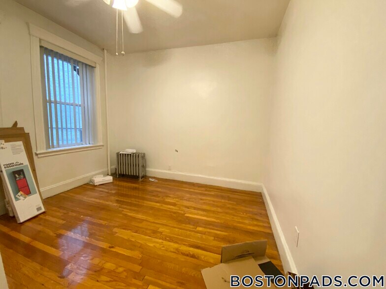 Building Photo - 149 Park Dr