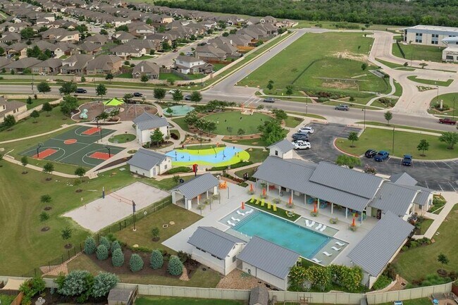 Building Photo - 372 Hollister Dr