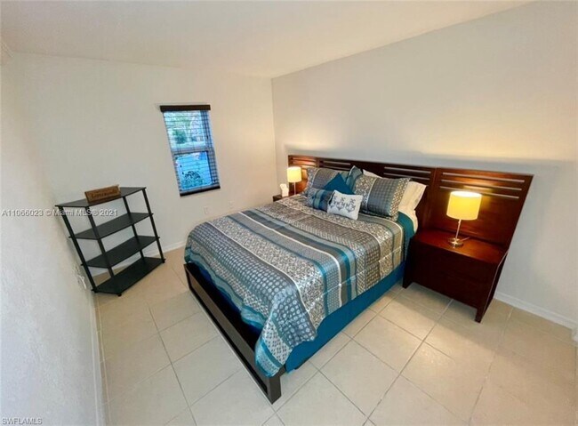 Building Photo - 4912 Vincennes St