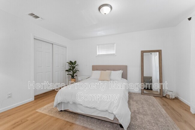 Building Photo - 338 Tomrob Dr