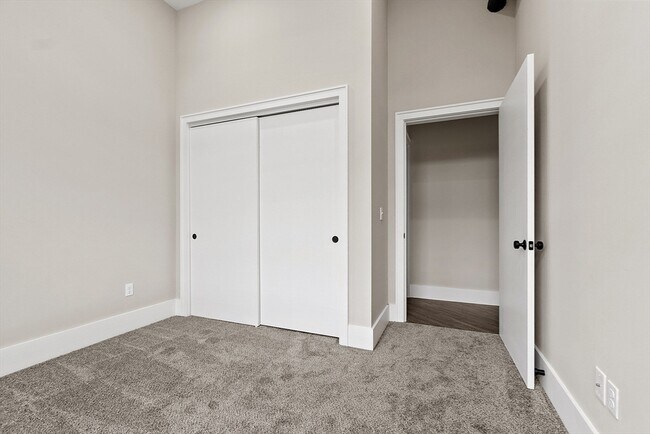 Building Photo - 409 Main St