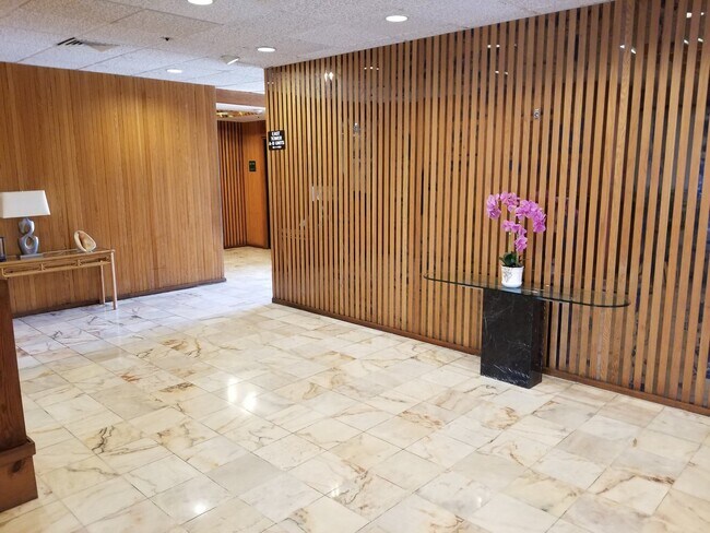 Building Photo - 2 bedroom, 2 bathroom, 2 parking @ Franklin Towers!!