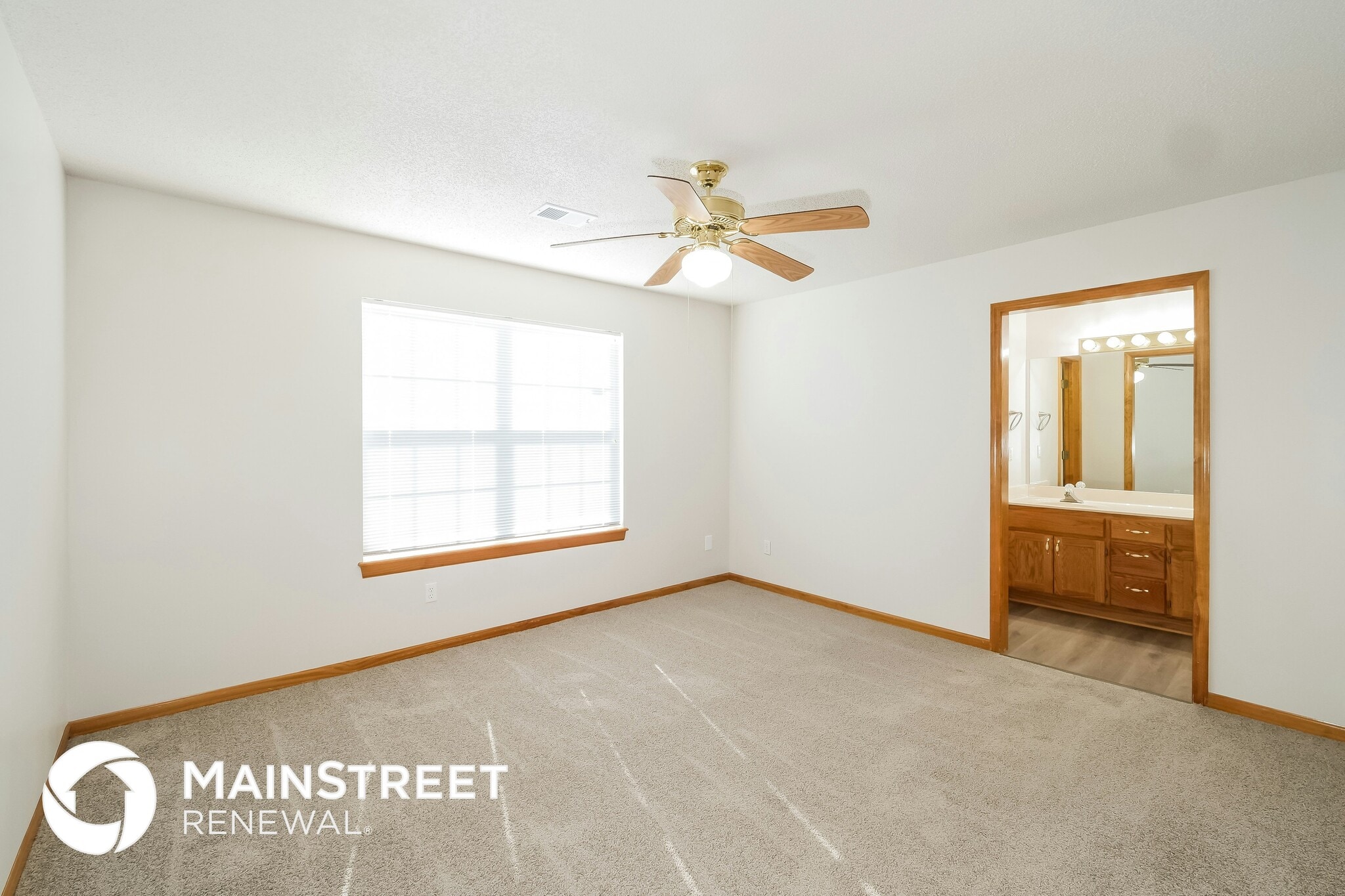 Building Photo - 315 E Elm St