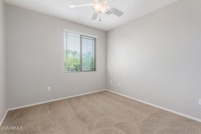 Building Photo - 15240 N 142nd Ave