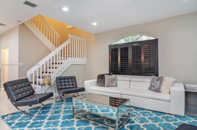 Building Photo - 1140 Chestnut Ln