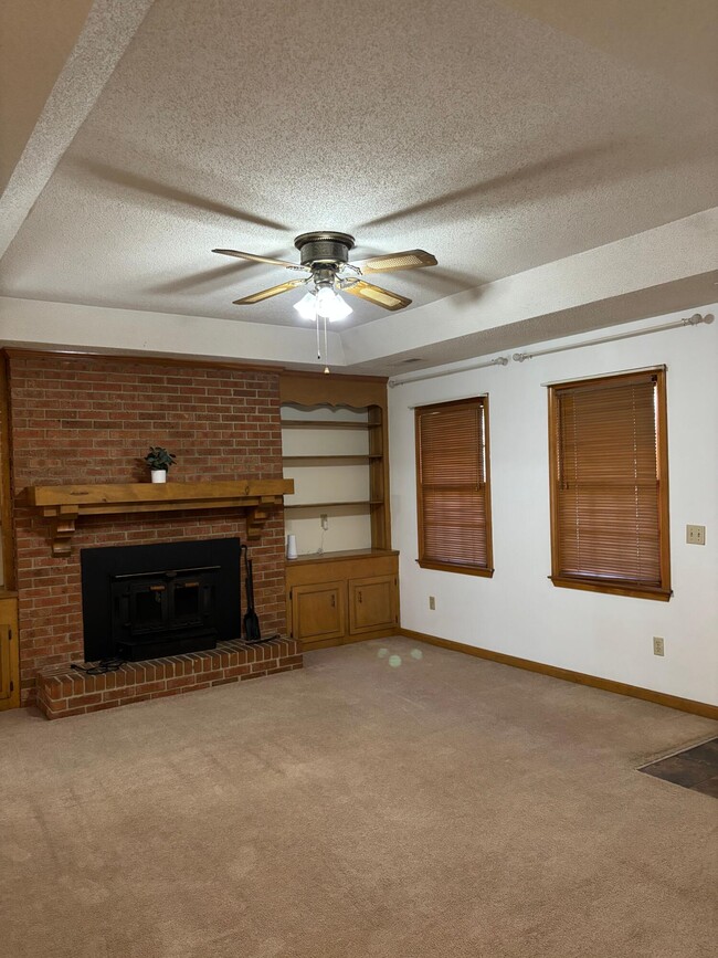 Building Photo - 1460 Crowndale Dr