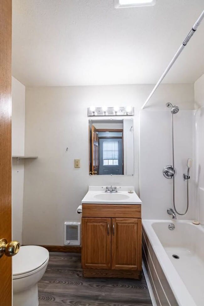 Building Photo - 902 Avon St