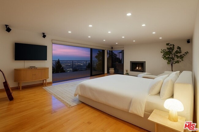 Building Photo - 8634 Franklin Ave