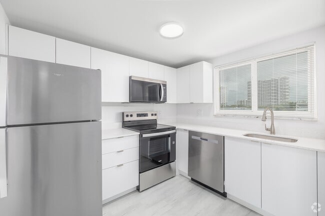 2BR, 2 BA -  Kitchen - Marina View
