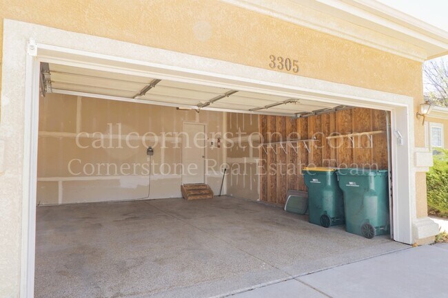 Building Photo - 3305 Hollycrest Dr