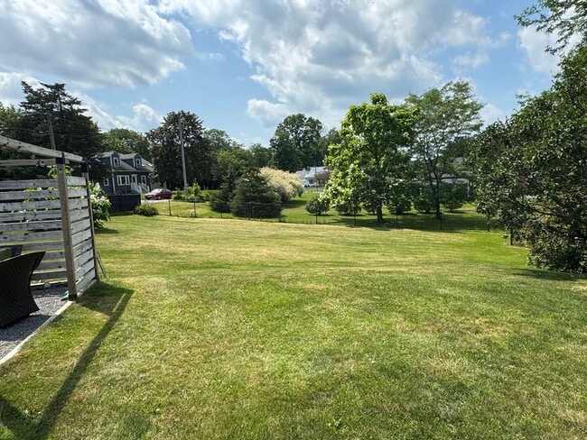 Building Photo - Beautifully Maintained 2 Bedroom Single Fa...