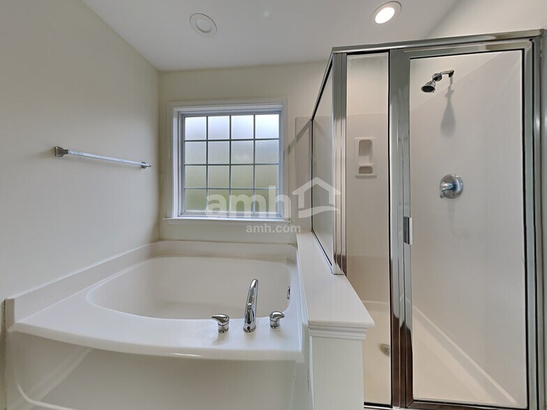 Building Photo - 302 Grimes Dr