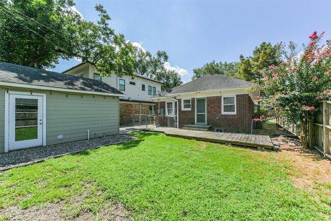 Building Photo - 931 Teetshorn St