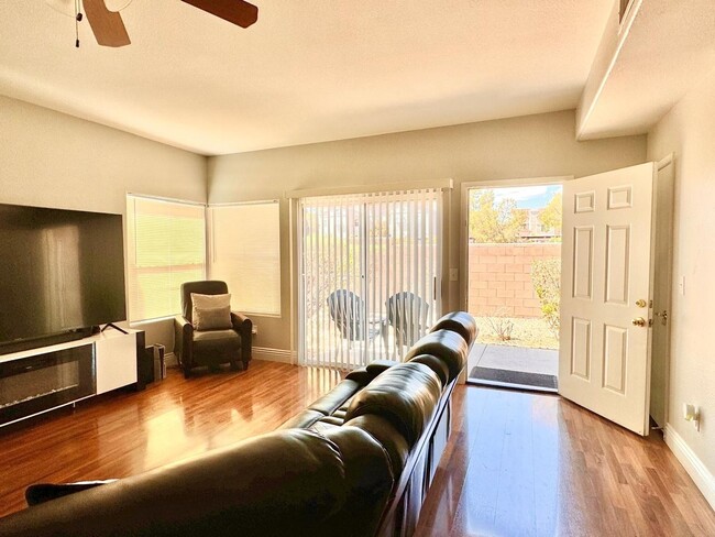 Building Photo - Charming 2BR Townhome in Las Vegas