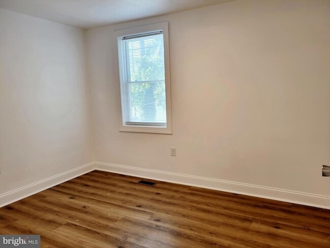 Building Photo - 128 E Pall Mall St