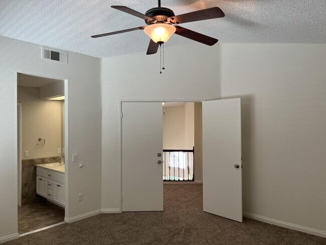 Building Photo - 33367 View Crest Dr