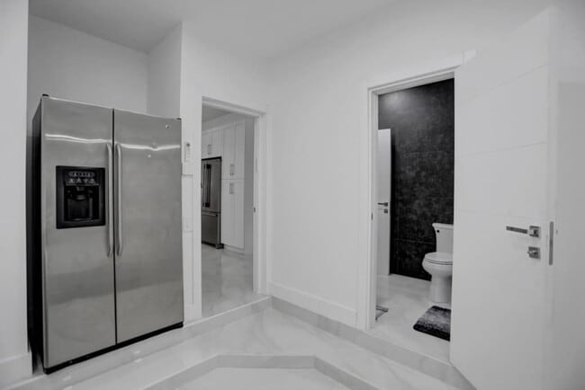 Building Photo - 3824 SW 49th Pl