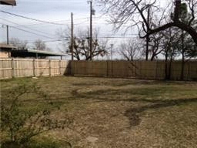 Building Photo - Great 3 bedroom, 1 bath home