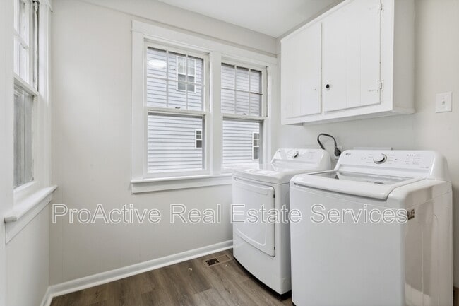 Building Photo - 1307 Holly Ave