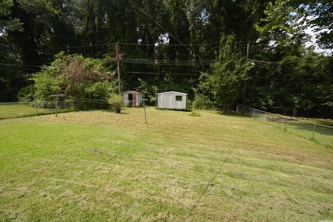 Building Photo - 7400 Denise Dr