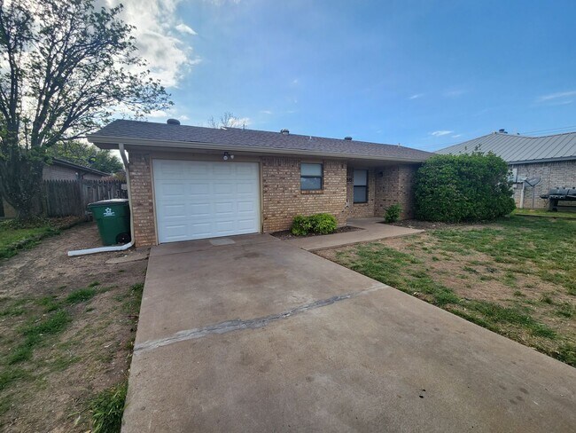 Building Photo - Welcome to your dream home! Beautiful 3 be...