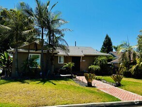 Building Photo - Three Bedroom Pool Home for Rent in Downey!
