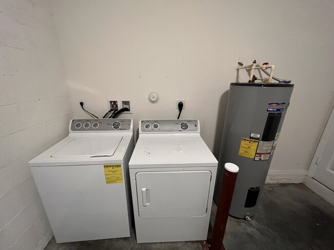 Building Photo - 3530 NW 29th Ct