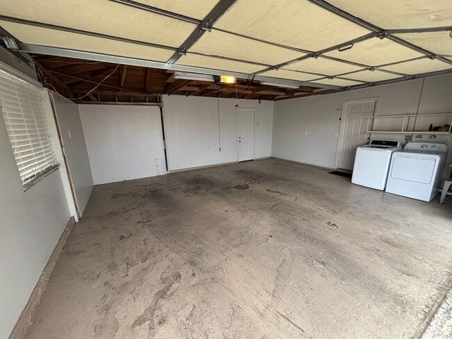 Building Photo - Beautiful single story 3BR/2BA home locate...