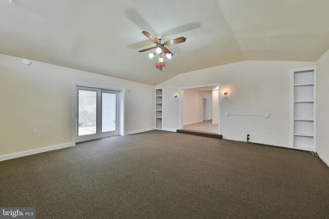 Building Photo - 422 Willow Grove Ave