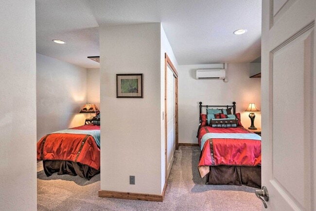 Building Photo - Gorgeous 2 Bed, 1.5 Bath Cabin Retreat on Big Creek