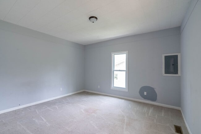 Building Photo - 2 bd for rent