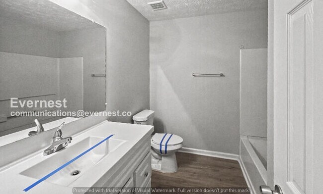 Building Photo - 3 Bed/2 Bath Home with Off-Street Parking / Pet-Friendly / Available Now!