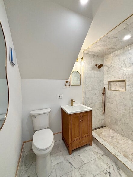 Full Bath 2 - 130 Woodlawn Ave