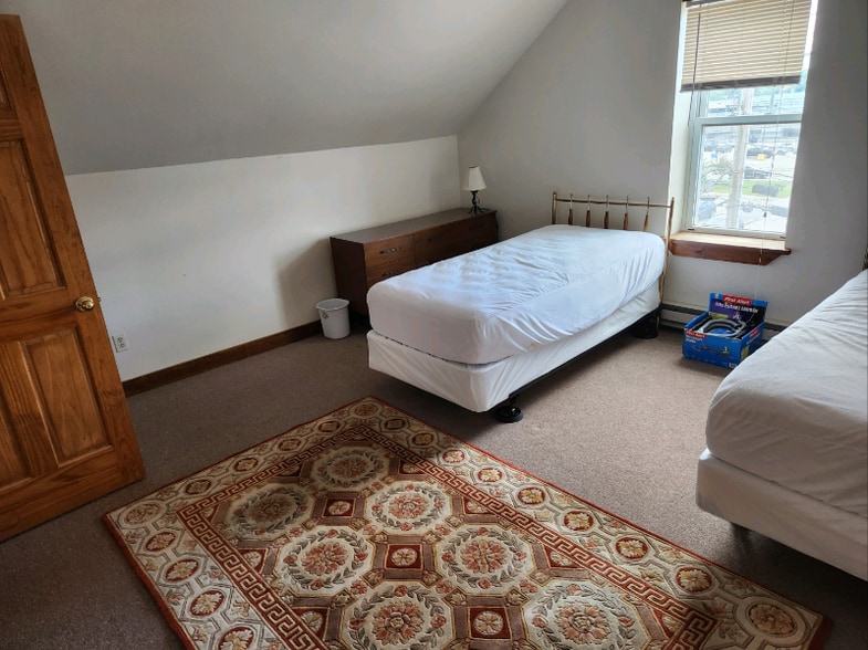 Building Photo - 28 Bates St