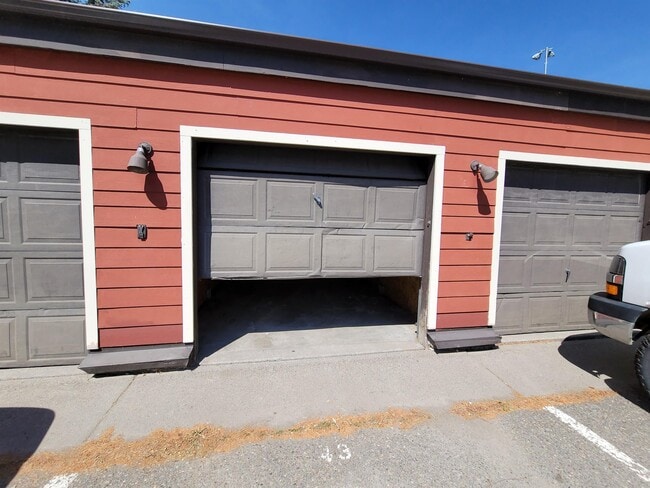 Building Photo - 1040 Smith Ln
