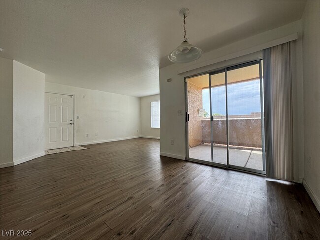 Building Photo - 8101 W Flamingo Rd